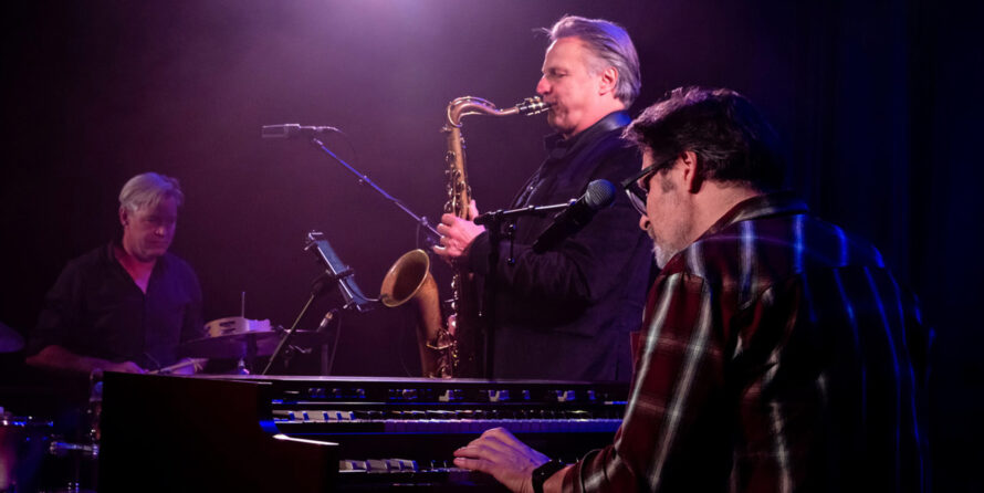 Trio Happy Village met Frank Montis